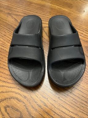 Oofos Black Slide Sandals, size M6/W8/39